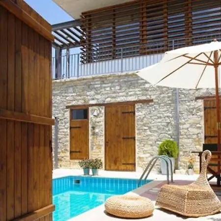 Holiday home Redblue Door Two Traditional Listed