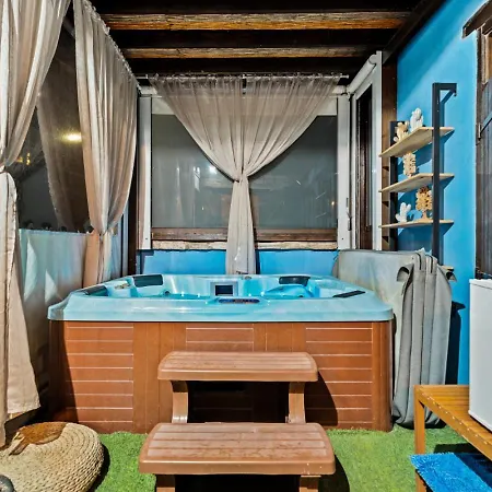 Holiday home Redblue Door Two Traditional Listed *