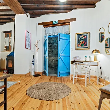 Holiday home Redblue Door Two Traditional Listed *