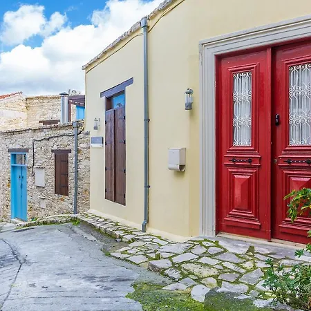 Holiday home Redblue Door Two Traditional Listed