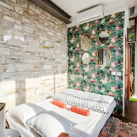 Semesterbostad Redblue Door Two Traditional Listed *