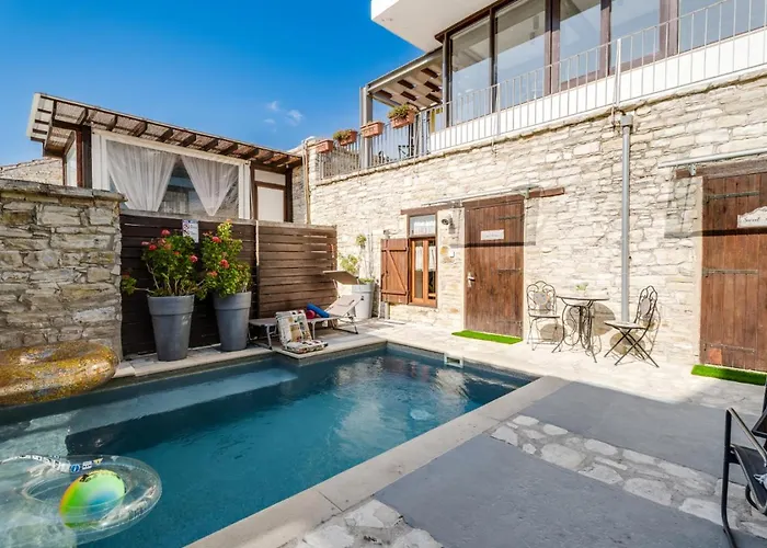 בית נופש Redblue Door Two Traditional Listed פאנו לפקארה