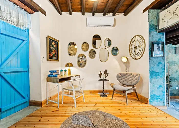 Holiday home Redblue Door Two Traditional Listed *