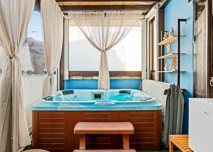 Redblue Door Two Traditional Listed פאנו לפקארה