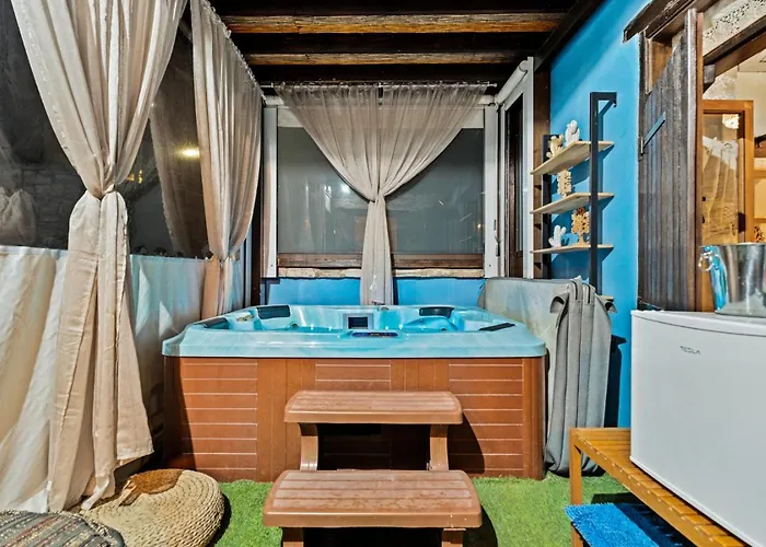 Holiday home Redblue Door Two Traditional Listed *