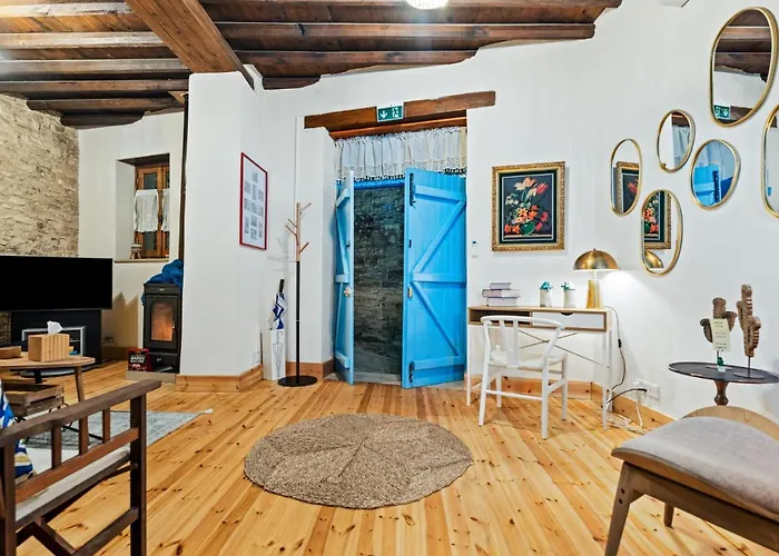 Holiday home Redblue Door Two Traditional Listed *