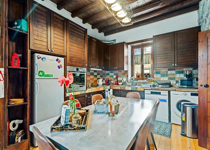 Holiday home Redblue Door Two Traditional Listed