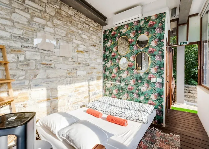 בית נופש Redblue Door Two Traditional Listed *