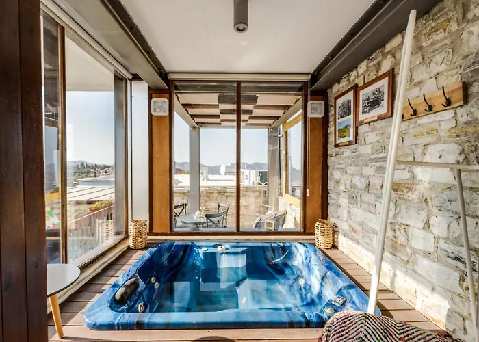 Redblue Door Two Traditional Listed * פאנו לפקארה